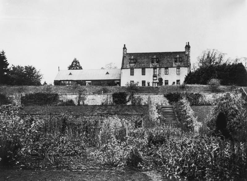 17 Bruton Street, White Lodge, 145 Piccadilly, The Royal Lodge, Y Bwthyn Bach, Birkhall, Buckingham Palace, Clarence House, Villa Guardamangia, Windlesham Moor, Sandringham, Windsor Castle, Hillsborough Castle, Palace of Holyroodhouse, Balmoral Castle