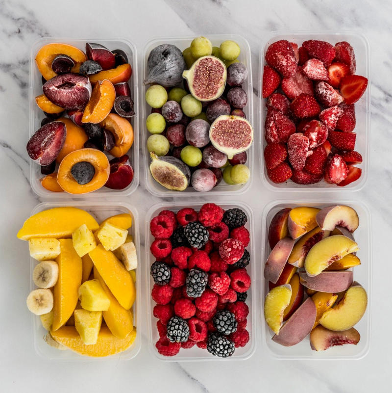 The best fruits to freeze, Stone fruits, Tropical fruits, Apples and pears, Figs and grapes (and their leaves), The fruits you should keep fresh, Citrus fruits, How to freeze fruit, Prepare the fruit, Open freeze, Pack and store