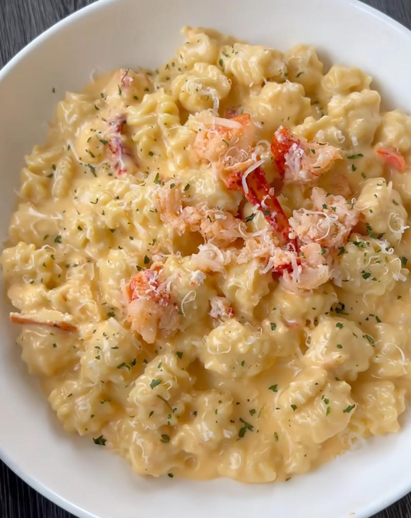 Lobster Mac & Cheese Garlic Butter Lobster Tail, Crispy Crab Cakes, Rich Lobster Bisque, Crunchy Coconut Shrimp, Crab Alfredo Pasta, Lobster Mac & Cheese, Spicy Cajun Salmon, Creamy Clam Chowder, Firecracker Shrimp, Honey-Glazed Salmon, Garlic Butter Mussels, Red Lobster-Style Fried Shrimp, Lobster-Stuffed Mushrooms, Lemon Butter Shrimp Skewers, Crab and Corn Chowder, Seafood Alfredo Pizza, Baked Lobster Mac & Cheese Cups, Red Lobster Copycat Clam Strips