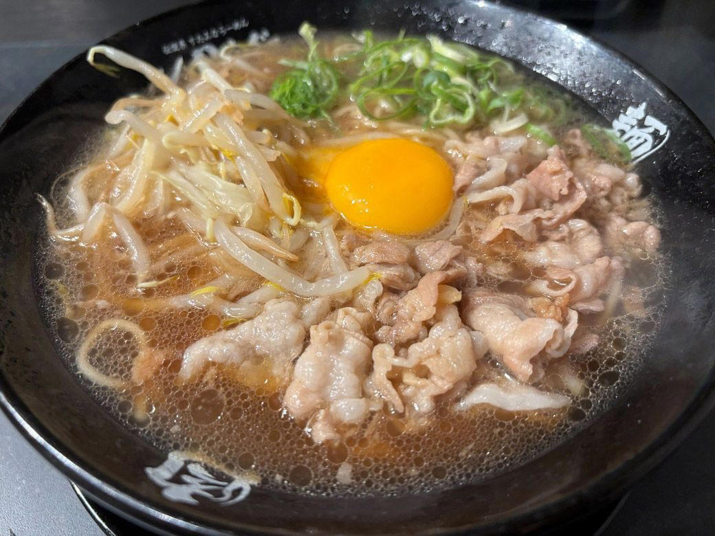 新業態はあえての“逆張り”戦略？, 「ラーメン1000円の壁」を大きく下回る価格設定, 吉野家のラーメン注力とはどう違う？, 「ブランド連想」を軸にした「伝説の肉そば屋」, 現段階では、ラーメンファンの心をつかむのは難しい？