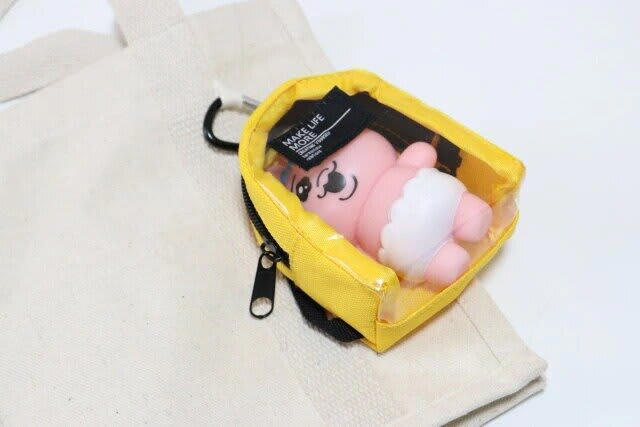 ダイソーの優秀アイテムを紹介, まるで本物のリュック！200円で手に入るダイソーのミニポーチ, 自転車を300円で変身！スペース増設できる驚きのブラケット, 自転車を300円で変身！スペース増設できる驚きのブラケット, 旅行にも最適！200円の『L型財布』で身軽＆スマートに出かけよう, 旅行にも最適！200円の『L型財布』で身軽＆スマートに出かけよう, 300円で育てる楽しさまるごと！ダイソーの栽培キットが初心者におすすめ, 300円で育てる楽しさまるごと！ダイソーの栽培キットが初心者におすすめ, お風呂タイムがもっと楽しくなる！ダイソーのボディーブラシ, お風呂タイムがもっと楽しくなる！ダイソーのボディーブラシ