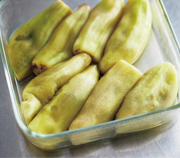 “なす”のフライパン蒸し, なすと冷しゃぶのナンプラーたれ, なすと生ハムのカルパッチョ, 千切り塩もみ“にんじん”, にんじんとニラのチヂミ, にんじんとツナ、トマトのサラダ, 塩水“きゅうり”, きゅうりと挽き肉の辛味噌炒め, ささみときゅうりのからし醤油和え, 漬ける、蒸す、塩をするだけ。アレンジ自在の使える下ごしらえ