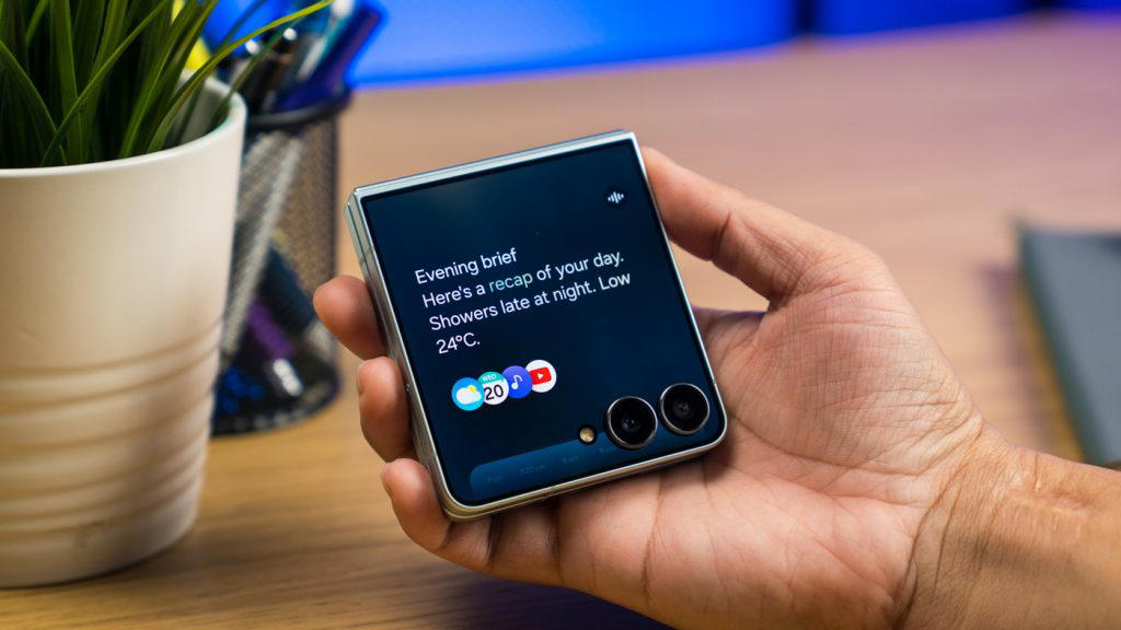 FlexWindow: Do More Without Opening Your Phone, Run Full Apps on Cover Screen, Smarter Convenience with Galaxy AI on FlexWindow, Enjoy RM600 Off With the Galaxy Z Flip7 and More!