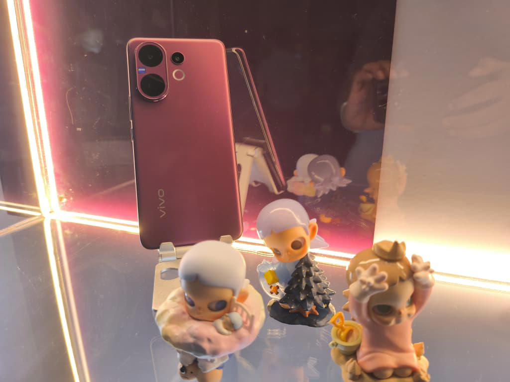 Looks &amp; Feel, Steady Performance, ZEISS Powered Cameras, AI That’s Tuned for Malaysia, Price &amp; Promos