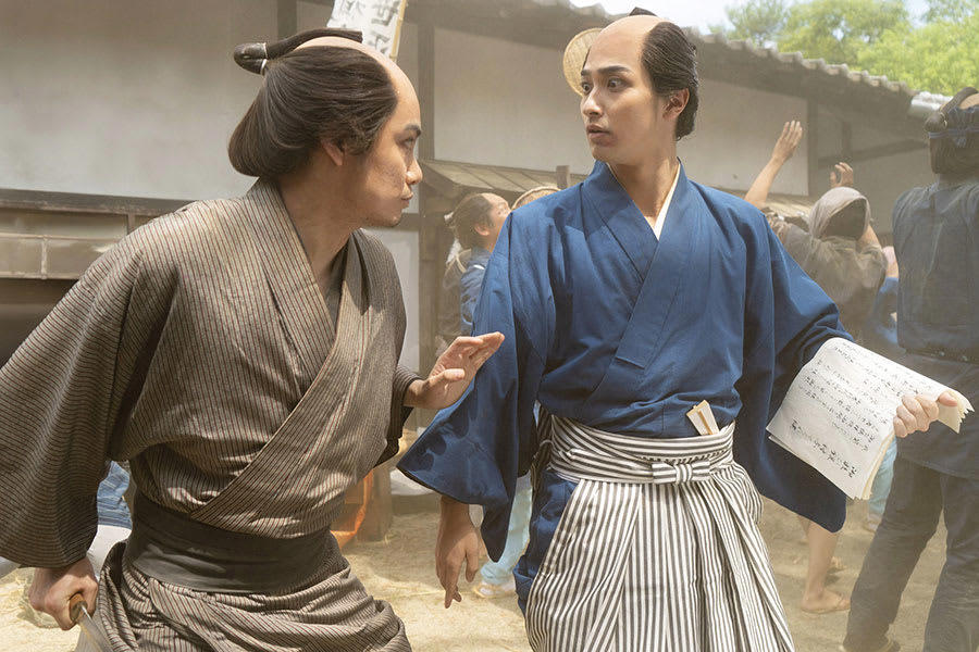 ■ 浄瑠璃仕立てで「御救い銀」を告知…第３３回あらすじ, ■ 「悪意の権化」丈右衛門だった男が今週も煽動, ■ 蔦重に凶刃！激的な出来事が連チャンで…, ■ 新之助の死にＳＮＳ号泣、憔悴する蔦重, ■ 慰める歌麿、本作りのモチベーションへ