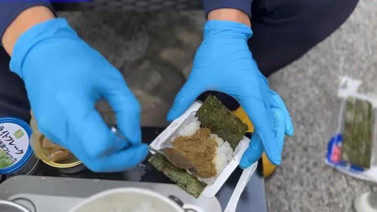 ●避難生活用（3日分、できれば7日分を備蓄）, ●支給されない食料を優先して備える, ●5年以上保存できる備蓄食品に限定しない, ●水と食料を備蓄して安心するのはNG, ●豆腐のあき容器でつくるサンドおにぎり