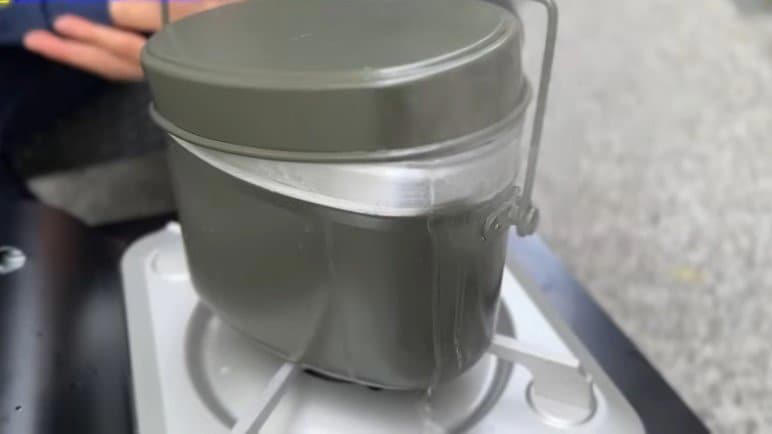 ●避難生活用（3日分、できれば7日分を備蓄）, ●支給されない食料を優先して備える, ●5年以上保存できる備蓄食品に限定しない, ●水と食料を備蓄して安心するのはNG, ●豆腐のあき容器でつくるサンドおにぎり