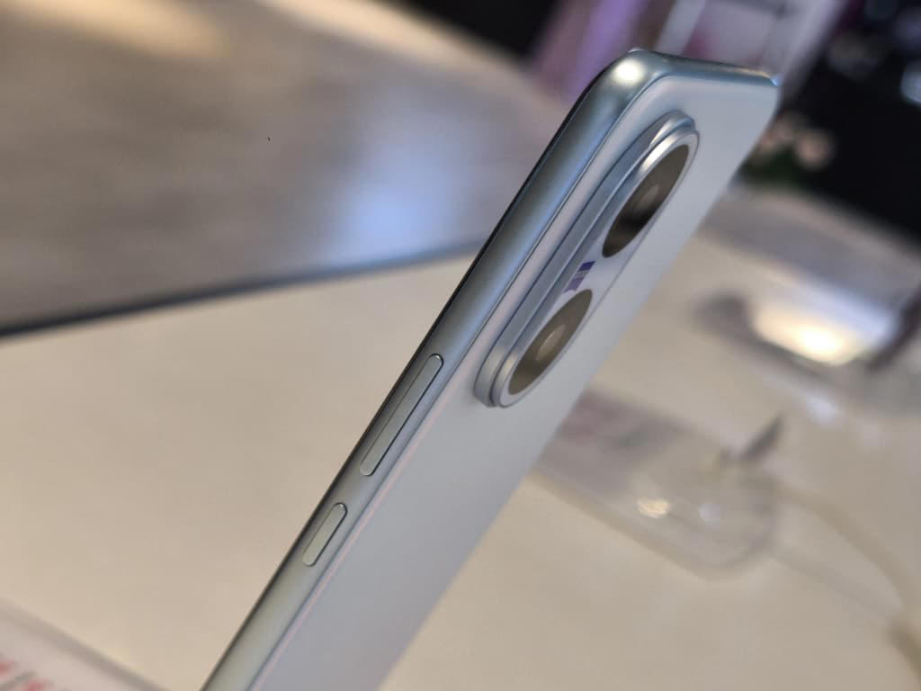 Looks &amp; Feel, Steady Performance, ZEISS Powered Cameras, AI That’s Tuned for Malaysia, Price &amp; Promos