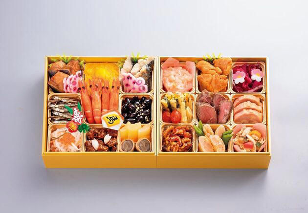 2026年の「おせち」が早くも販売開始, 「髙島屋」では1000種類のおせちを販売, 自分で中身を選べるおせちが人気／髙島屋, 和・洋・中の名店シェフが手がける三段重／髙島屋, 贅沢な食を自宅で楽しめる新商品／髙島屋, 「松屋銀座」は100周年を記念したおせち料理も, 100にちなんだ「100品目のおせち」が登場／松屋銀座, 松屋オリジナルおせち「和洋折衷二段重」／松屋銀座, 「大丸・松坂屋」ではオリジナルのおせちを強化, 7年連続売上１位のおせちは今年も大注目／大丸・松坂屋, 3年連続売上個数1位のおせち／大丸・松坂屋, 各百貨店の「スイーツおせち」にも注目を！