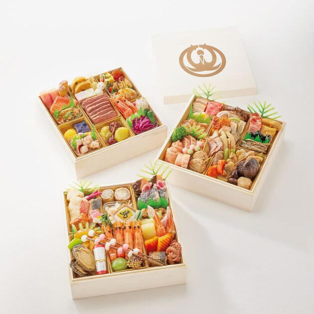 2026年の「おせち」が早くも販売開始, 「髙島屋」では1000種類のおせちを販売, 自分で中身を選べるおせちが人気／髙島屋, 和・洋・中の名店シェフが手がける三段重／髙島屋, 贅沢な食を自宅で楽しめる新商品／髙島屋, 「松屋銀座」は100周年を記念したおせち料理も, 100にちなんだ「100品目のおせち」が登場／松屋銀座, 松屋オリジナルおせち「和洋折衷二段重」／松屋銀座, 「大丸・松坂屋」ではオリジナルのおせちを強化, 7年連続売上１位のおせちは今年も大注目／大丸・松坂屋, 3年連続売上個数1位のおせち／大丸・松坂屋, 各百貨店の「スイーツおせち」にも注目を！