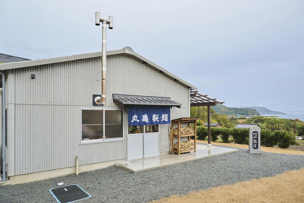「丸亀vsはなまる」に当てはまらない香川県　真の王者は「〇〇〇製麺」？, 今ではチェーン店も多く存在する, 唯一生き残る店舗の特徴とは？, 丸亀から来たうどん店に「丸亀の看板を降ろせ」？尾を引く「商標独占」騒動, 丸亀製麺は以前よりも大きく成長している