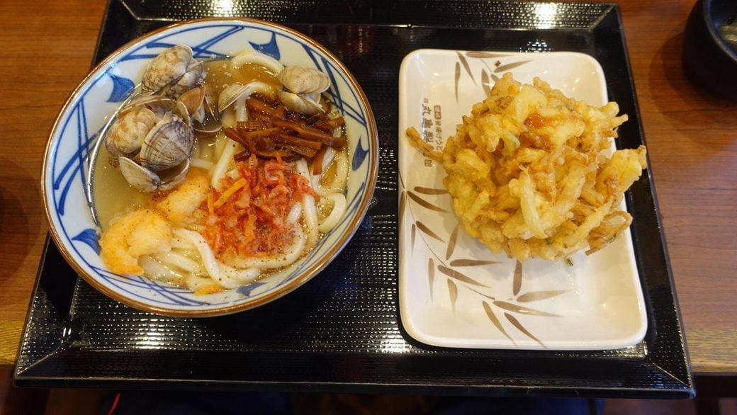 「丸亀vsはなまる」に当てはまらない香川県　真の王者は「〇〇〇製麺」？, 今ではチェーン店も多く存在する, 唯一生き残る店舗の特徴とは？, 丸亀から来たうどん店に「丸亀の看板を降ろせ」？尾を引く「商標独占」騒動, 丸亀製麺は以前よりも大きく成長している