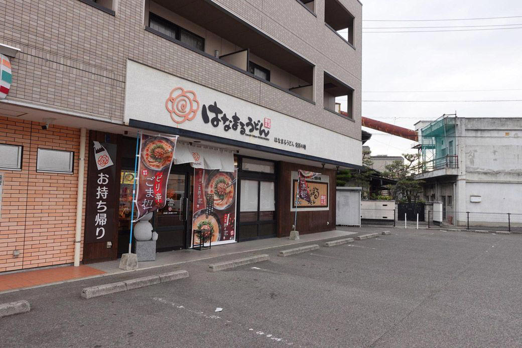 「セルフうどん」2強　実は「店づくりが全然違う？」, まさかの「一大さぬきうどん」ブーム到来　丸亀・はなまる設立に、どう影響した？,  イメージ戦略も分かれる丸亀・はなまる　, 丸亀製麺の「店内製造」が生み出す「高単価・高利益」, 丸亀製麺、セルフうどん動線の改善で「売り上げ2倍」を獲得できたワケ, あらわになった丸亀・はなまるの「経営力の差」ただ「豪運」にもあり？