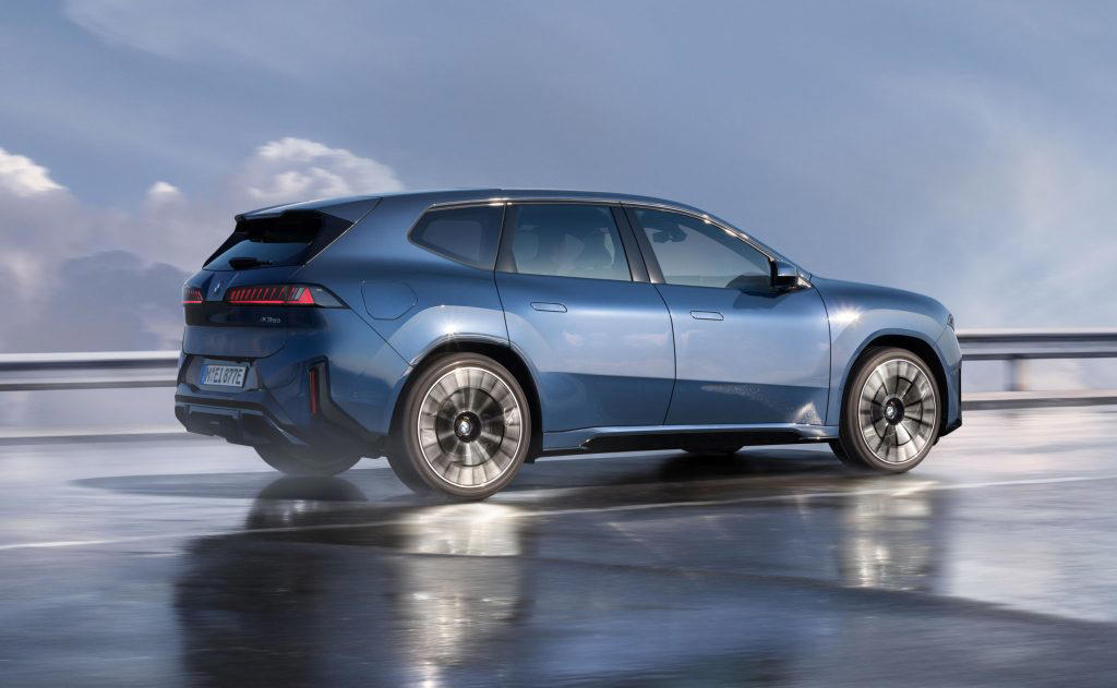 BMW iX3 50 xDrive Specs and Performance, BMW iX3 2026 Battery and Charging, Modern interior with Panoramic iDrive, BMW iX3 2026 Production and Availability