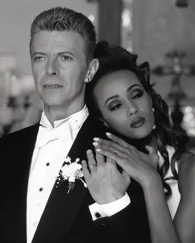 16. Iman & David Bowie on Their Wedding Day in Italy, June 6, 1992 1. First Computer Lesson on an Apple II, 2. An 18-Year-Old Penelope Cruz, 3. Talk About Beach ‘Fit Goals, 4. A Young Marisa Tomei in ‘My Cousin Vinny’, 5. Ronald Reagan Shares a Laugh With Incoming US President Bill Clinton in Washington D.C., 6. A Young Matthew McConaughey on the Set of ‘Dazed and Confused’, 7. ‘My Dad as a High School Student in 1992’, 8. A Young Jack Black Serving Serious Blue Steel, 9. ‘My Dad and Me, Circa 1992’, 10. Tie Dye and Mullets: Just Your Average ’90s Family Portrait, 11. Seattle Rock Band Soundgarden Pictured in California, 12. Behind the Scenes of ‘The Last of the Mohicans’, 13. ’90s House Parties Were Truly Unmatched, 14. A Striking (and Eerie) Self-Portrait at the Foot of the Twin Towers, 15. ‘Skate Crew From High School, 1992’, 16. Iman & David Bowie on Their Wedding Day in Italy, June 6, 1992, 17. People Play Volleyball in Front of a Buddha Statue in Afghanistan, 18. A Young Chris Cornell Performs on Stage in His Signature Plaid, 19. Jodie Foster and Anthony Hopkins Hold Up Their Oscars After Winning Best Actor and Actress for ‘The Silence of the Lambs’, 20. Cher Turning Heads in a Red Sequin Gown at an Awards Show, 21. A Young Winona Ryder During the Filming of ‘Dracula’, 22. The Epic Cast of Saturday Night Live in 1992, 23. ‘The 1992 USA Men’s Olympic Basketball Team, aka the Dream Team’, 24. Kris Kristofferson Comforts Sinéad O’Connor After She Gets Booed on Stage During a Bob Dylan Tribute Concert, 25. Nirvana Pictured in Spain During the Height of the Grunge Era, 26. An Interior Shot of the Mall of America When it First Opened in Bloomington, Minnesota, August 1992, 27. Christian Bale Pictured at His 18th Birthday Party, 28. ‘My Brother Getting Slimed at Universal Studios Florida in 1992’, 29. Alanis Morissette Pictured Doing Shots With Santa, 30. Bruce Campbell Poses With His Many Stunt Doubles on the Set of ‘Army of Darkness’, 31. Michael Jordan Rocks a Matching Set at the ’92 Olympics in Spain