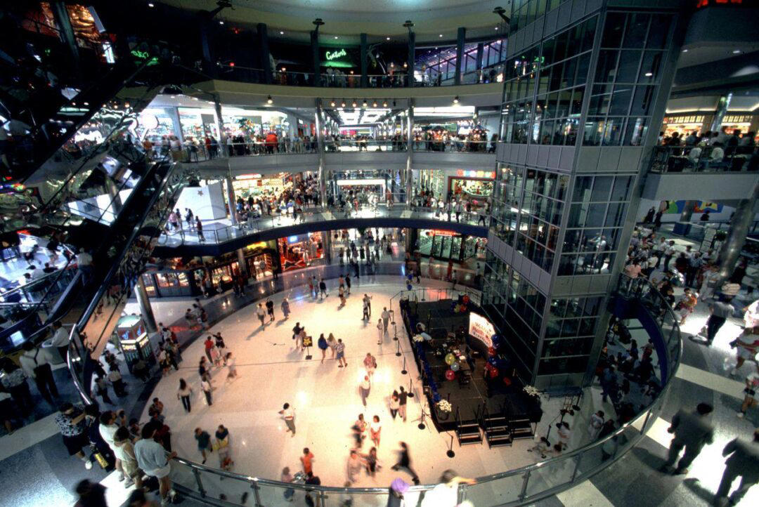 26. An Interior Shot of the Mall of America When it First Opened in Bloomington, Minnesota, August 1992 1. First Computer Lesson on an Apple II, 2. An 18-Year-Old Penelope Cruz, 3. Talk About Beach ‘Fit Goals, 4. A Young Marisa Tomei in ‘My Cousin Vinny’, 5. Ronald Reagan Shares a Laugh With Incoming US President Bill Clinton in Washington D.C., 6. A Young Matthew McConaughey on the Set of ‘Dazed and Confused’, 7. ‘My Dad as a High School Student in 1992’, 8. A Young Jack Black Serving Serious Blue Steel, 9. ‘My Dad and Me, Circa 1992’, 10. Tie Dye and Mullets: Just Your Average ’90s Family Portrait, 11. Seattle Rock Band Soundgarden Pictured in California, 12. Behind the Scenes of ‘The Last of the Mohicans’, 13. ’90s House Parties Were Truly Unmatched, 14. A Striking (and Eerie) Self-Portrait at the Foot of the Twin Towers, 15. ‘Skate Crew From High School, 1992’, 16. Iman & David Bowie on Their Wedding Day in Italy, June 6, 1992, 17. People Play Volleyball in Front of a Buddha Statue in Afghanistan, 18. A Young Chris Cornell Performs on Stage in His Signature Plaid, 19. Jodie Foster and Anthony Hopkins Hold Up Their Oscars After Winning Best Actor and Actress for ‘The Silence of the Lambs’, 20. Cher Turning Heads in a Red Sequin Gown at an Awards Show, 21. A Young Winona Ryder During the Filming of ‘Dracula’, 22. The Epic Cast of Saturday Night Live in 1992, 23. ‘The 1992 USA Men’s Olympic Basketball Team, aka the Dream Team’, 24. Kris Kristofferson Comforts Sinéad O’Connor After She Gets Booed on Stage During a Bob Dylan Tribute Concert, 25. Nirvana Pictured in Spain During the Height of the Grunge Era, 26. An Interior Shot of the Mall of America When it First Opened in Bloomington, Minnesota, August 1992, 27. Christian Bale Pictured at His 18th Birthday Party, 28. ‘My Brother Getting Slimed at Universal Studios Florida in 1992’, 29. Alanis Morissette Pictured Doing Shots With Santa, 30. Bruce Campbell Poses With His Many Stunt Doubles on the Set of ‘Army of Darkness’, 31. Michael Jordan Rocks a Matching Set at the ’92 Olympics in Spain