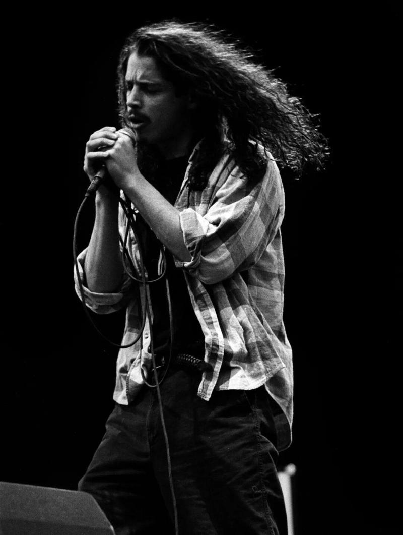 18. A Young Chris Cornell Performs on Stage in His Signature Plaid 1. First Computer Lesson on an Apple II, 2. An 18-Year-Old Penelope Cruz, 3. Talk About Beach ‘Fit Goals, 4. A Young Marisa Tomei in ‘My Cousin Vinny’, 5. Ronald Reagan Shares a Laugh With Incoming US President Bill Clinton in Washington D.C., 6. A Young Matthew McConaughey on the Set of ‘Dazed and Confused’, 7. ‘My Dad as a High School Student in 1992’, 8. A Young Jack Black Serving Serious Blue Steel, 9. ‘My Dad and Me, Circa 1992’, 10. Tie Dye and Mullets: Just Your Average ’90s Family Portrait, 11. Seattle Rock Band Soundgarden Pictured in California, 12. Behind the Scenes of ‘The Last of the Mohicans’, 13. ’90s House Parties Were Truly Unmatched, 14. A Striking (and Eerie) Self-Portrait at the Foot of the Twin Towers, 15. ‘Skate Crew From High School, 1992’, 16. Iman & David Bowie on Their Wedding Day in Italy, June 6, 1992, 17. People Play Volleyball in Front of a Buddha Statue in Afghanistan, 18. A Young Chris Cornell Performs on Stage in His Signature Plaid, 19. Jodie Foster and Anthony Hopkins Hold Up Their Oscars After Winning Best Actor and Actress for ‘The Silence of the Lambs’, 20. Cher Turning Heads in a Red Sequin Gown at an Awards Show, 21. A Young Winona Ryder During the Filming of ‘Dracula’, 22. The Epic Cast of Saturday Night Live in 1992, 23. ‘The 1992 USA Men’s Olympic Basketball Team, aka the Dream Team’, 24. Kris Kristofferson Comforts Sinéad O’Connor After She Gets Booed on Stage During a Bob Dylan Tribute Concert, 25. Nirvana Pictured in Spain During the Height of the Grunge Era, 26. An Interior Shot of the Mall of America When it First Opened in Bloomington, Minnesota, August 1992, 27. Christian Bale Pictured at His 18th Birthday Party, 28. ‘My Brother Getting Slimed at Universal Studios Florida in 1992’, 29. Alanis Morissette Pictured Doing Shots With Santa, 30. Bruce Campbell Poses With His Many Stunt Doubles on the Set of ‘Army of Darkness’, 31. Michael Jordan Rocks a Matching Set at the ’92 Olympics in Spain