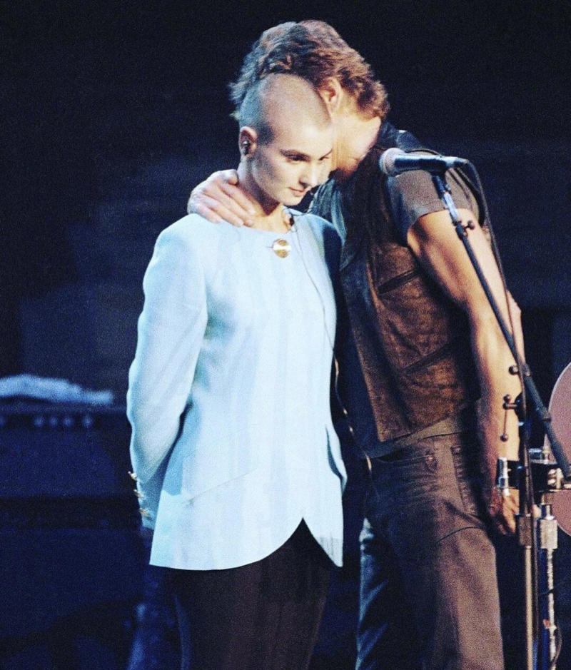 24. Kris Kristofferson Comforts Sinéad O’Connor After She Gets Booed on Stage During a Bob Dylan Tribute Concert 1. First Computer Lesson on an Apple II, 2. An 18-Year-Old Penelope Cruz, 3. Talk About Beach ‘Fit Goals, 4. A Young Marisa Tomei in ‘My Cousin Vinny’, 5. Ronald Reagan Shares a Laugh With Incoming US President Bill Clinton in Washington D.C., 6. A Young Matthew McConaughey on the Set of ‘Dazed and Confused’, 7. ‘My Dad as a High School Student in 1992’, 8. A Young Jack Black Serving Serious Blue Steel, 9. ‘My Dad and Me, Circa 1992’, 10. Tie Dye and Mullets: Just Your Average ’90s Family Portrait, 11. Seattle Rock Band Soundgarden Pictured in California, 12. Behind the Scenes of ‘The Last of the Mohicans’, 13. ’90s House Parties Were Truly Unmatched, 14. A Striking (and Eerie) Self-Portrait at the Foot of the Twin Towers, 15. ‘Skate Crew From High School, 1992’, 16. Iman & David Bowie on Their Wedding Day in Italy, June 6, 1992, 17. People Play Volleyball in Front of a Buddha Statue in Afghanistan, 18. A Young Chris Cornell Performs on Stage in His Signature Plaid, 19. Jodie Foster and Anthony Hopkins Hold Up Their Oscars After Winning Best Actor and Actress for ‘The Silence of the Lambs’, 20. Cher Turning Heads in a Red Sequin Gown at an Awards Show, 21. A Young Winona Ryder During the Filming of ‘Dracula’, 22. The Epic Cast of Saturday Night Live in 1992, 23. ‘The 1992 USA Men’s Olympic Basketball Team, aka the Dream Team’, 24. Kris Kristofferson Comforts Sinéad O’Connor After She Gets Booed on Stage During a Bob Dylan Tribute Concert, 25. Nirvana Pictured in Spain During the Height of the Grunge Era, 26. An Interior Shot of the Mall of America When it First Opened in Bloomington, Minnesota, August 1992, 27. Christian Bale Pictured at His 18th Birthday Party, 28. ‘My Brother Getting Slimed at Universal Studios Florida in 1992’, 29. Alanis Morissette Pictured Doing Shots With Santa, 30. Bruce Campbell Poses With His Many Stunt Doubles on the Set of ‘Army of Darkness’, 31. Michael Jordan Rocks a Matching Set at the ’92 Olympics in Spain