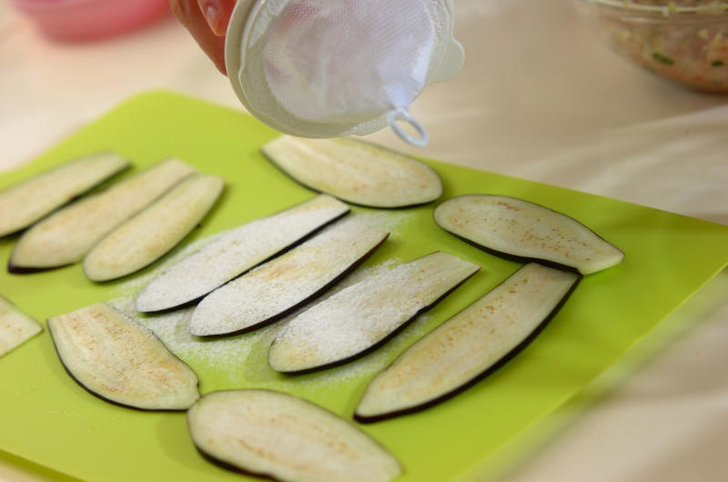 【はさむだけ】ナス餃子, 【のせるだけ】フライパンで作る！ 包まないふわふわゴマあんまん, 【混ぜるだけ】包まないいなり寿司, 包まず簡単！ふんわり華シュウマイ, お急ぎワンタンスープ, オープンオムレツ, 初心者でも失敗なし！ ふわとろ卵のオムライス, 包まない、揚げないグラタンコロッケ