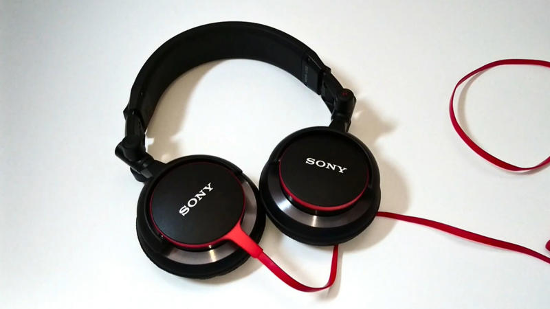 1. Sony MDR-XB400, 2. Sony MDR-V150, 3. Sony DR-BT21G, 4. Sony MDR-E9LP, 5. Sony MDR-ZX100, 6. Sony DR-BTN200, 7. Sony MDR-AS200, 8. Sony MDR-ZX110NC, 9. Sony WF-SP700N, 10. Sony MDR-V55, 1. Sony WH-1000XM5, 2. Sony WH-1000XM4, 3. Sony WH-1000XM3, 4. Sony WH-CH720N, 5. Sony WH-CH710N, 6. Sony MDR-7506, 7. Sony MDR-CD900ST, 8. Sony WF-1000XM5, 9. Sony WF-1000XM4, 10. Sony LinkBuds S