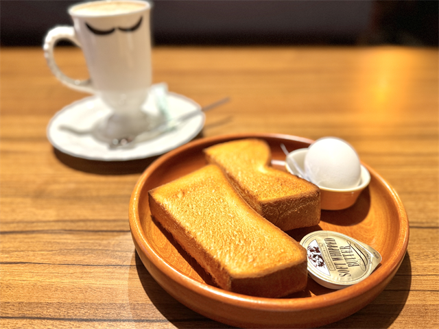 びっくりドンキーのモーニングがお得, モーニングコーヒーはおかわり自由, コーヒーに添えられたスティックシュガーにも秘密が, 充実のモーニングメニュー, 店内はwifi・コンセントもあり！, 食べたい量に合わせてメニューが選べるラインナップ