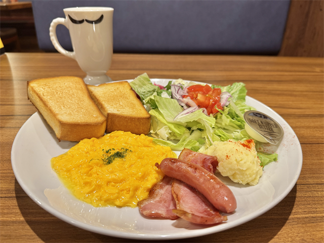 びっくりドンキーのモーニングがお得, モーニングコーヒーはおかわり自由, コーヒーに添えられたスティックシュガーにも秘密が, 充実のモーニングメニュー, 店内はwifi・コンセントもあり！, 食べたい量に合わせてメニューが選べるラインナップ