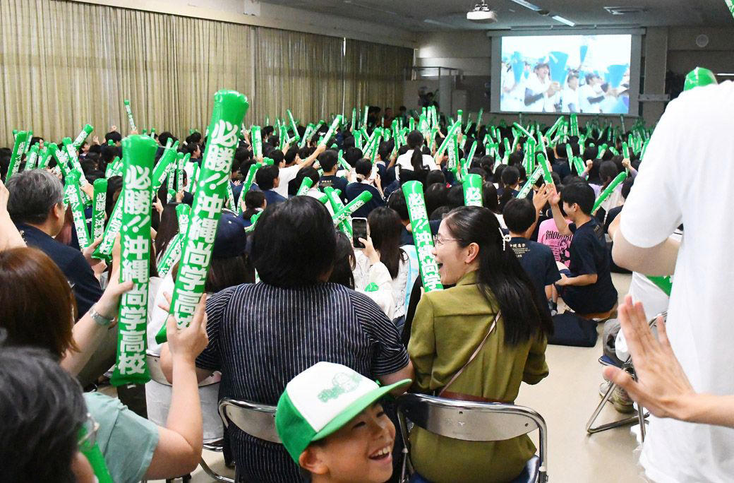 甲子園決勝、一致団結で見守る沖縄県民, 街から人が消えた…主要道路はガラガラ, “止まる経済”もあれば、“動く経済”もある, 臨時便完売！海外経由で甲子園に行こうとする人も…!?
