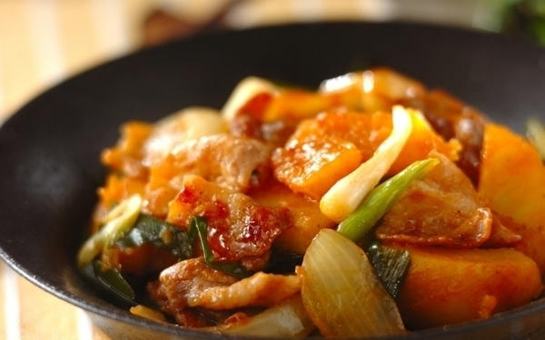 韓国風豚バラ肉じゃが（カムジャタン）, ホットプレートでチーズタッカルビ 韓国本場の味！, ゴマ油たっぷり韓国風のり巻き（キンパ）, 韓国料理店の味を再現！ ポッサム（ゆで豚とサンチュ）, 和えるだけ簡単！ 韓国風ビビンそうめん, あと引くタレのうまさ！ マグロユッケ, 野菜たっぷり！ ジャガイモ入りもちもちチヂミ