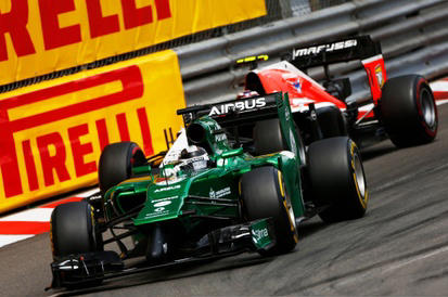 ハースF1（2016）｜ロマン・グロージャン＆エステバン・グティエレス, ロータス（2010）｜ヘイキ・コバライネン＆ヤルノ・トゥルーリ, ヴァージン（2010）｜ティモ・グロック＆ルーカス・ディ・グラッシ, HRT（2010）｜ブルーノ・セナ＆カルン・チャンドック＆山本左近＆クリスチャン・クリエン, スーパーアグリ（2006）｜佐藤琢磨＆井出有治＆フランク・モンタニー＆山本左近, トヨタ（2002）｜ミカ・サロ＆アラン・マクニッシュ, スチュワート（1997）｜ルーベンス・バリチェロ＆ヤン・マグヌッセン, ローラ（1997）｜ヴィンチェンツォ・ソスピリ＆リカルド・ロセット