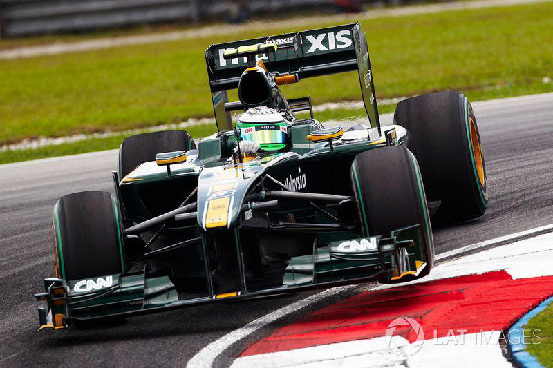 ハースF1（2016）｜ロマン・グロージャン＆エステバン・グティエレス, ロータス（2010）｜ヘイキ・コバライネン＆ヤルノ・トゥルーリ, ヴァージン（2010）｜ティモ・グロック＆ルーカス・ディ・グラッシ, HRT（2010）｜ブルーノ・セナ＆カルン・チャンドック＆山本左近＆クリスチャン・クリエン, スーパーアグリ（2006）｜佐藤琢磨＆井出有治＆フランク・モンタニー＆山本左近, トヨタ（2002）｜ミカ・サロ＆アラン・マクニッシュ, スチュワート（1997）｜ルーベンス・バリチェロ＆ヤン・マグヌッセン, ローラ（1997）｜ヴィンチェンツォ・ソスピリ＆リカルド・ロセット