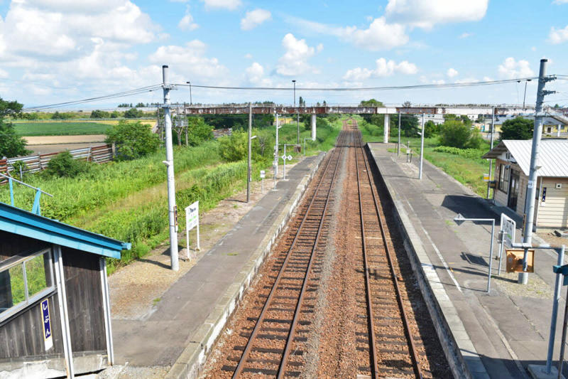 かつての炭鉱鉄道が残したもの, 志文駅──静かな出発点, 上志文駅跡──スキー場のそばの静けさ, 朝日駅──鉄道公園に残る記憶, 美流渡──かつての主要駅と謎めいたカフェ, 万字炭山駅──静かに自然へ還る終着点, 錆びたレールの向こうに、確かにあった時間