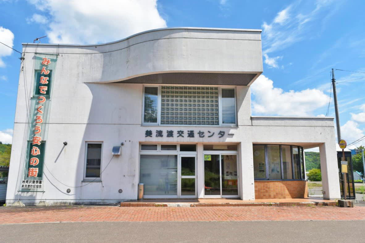 かつての炭鉱鉄道が残したもの, 志文駅──静かな出発点, 上志文駅跡──スキー場のそばの静けさ, 朝日駅──鉄道公園に残る記憶, 美流渡──かつての主要駅と謎めいたカフェ, 万字炭山駅──静かに自然へ還る終着点, 錆びたレールの向こうに、確かにあった時間