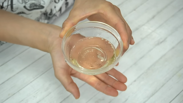 ・用意するもの, 1．粉ゼラチンをお湯で溶かす, 2．ヨーグルトとグラニュー糖を湯煎に当てながら混ぜる, 4．生クリームにレモン汁を加え、泡立てる, 5．3を数回に分けて4に加え、みかんを入れる, 6．タッパーに入れ、冷蔵庫で2～3時間冷やし固める, 7．トッピング用のみかんをヨーグルトムースにのせて完成！