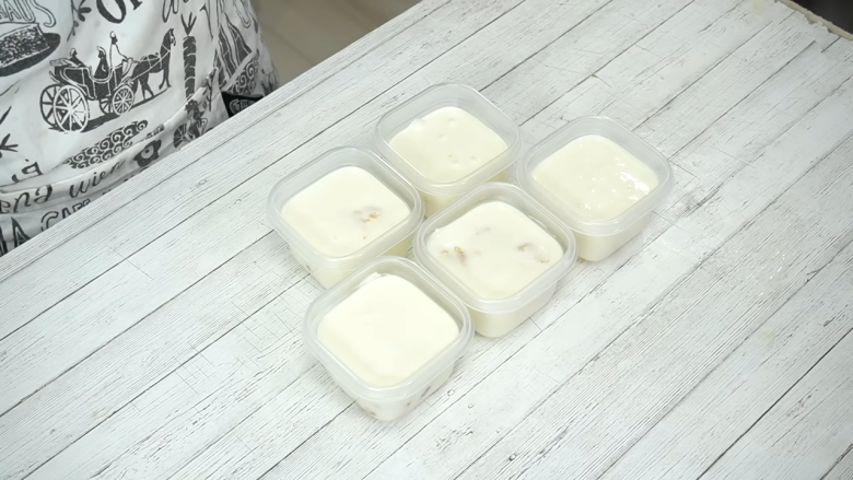 ・用意するもの, 1．粉ゼラチンをお湯で溶かす, 2．ヨーグルトとグラニュー糖を湯煎に当てながら混ぜる, 4．生クリームにレモン汁を加え、泡立てる, 5．3を数回に分けて4に加え、みかんを入れる, 6．タッパーに入れ、冷蔵庫で2～3時間冷やし固める, 7．トッピング用のみかんをヨーグルトムースにのせて完成！