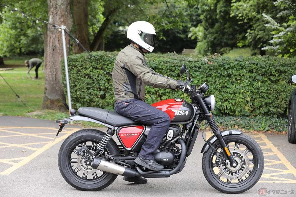 復活したBSAは、どんなブランド？, 人気の350カテゴリーに参入するロードスターモデル, スクランブラースタイルでビッグシングルエンジンを味わう, BSAの２つの新型車は秋には日本を走り出します