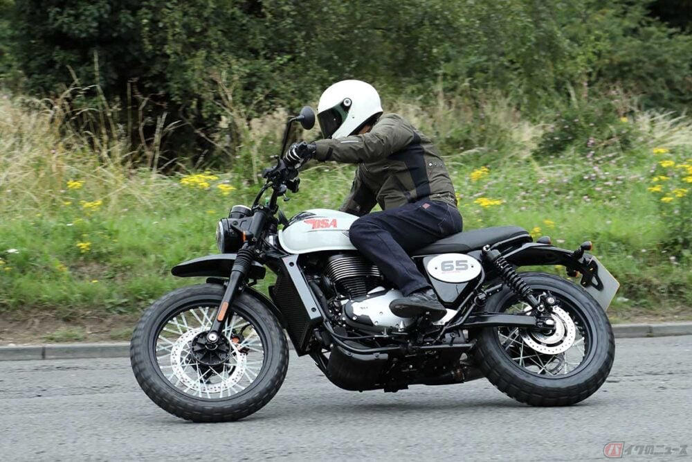 復活したBSAは、どんなブランド？, 人気の350カテゴリーに参入するロードスターモデル, スクランブラースタイルでビッグシングルエンジンを味わう, BSAの２つの新型車は秋には日本を走り出します