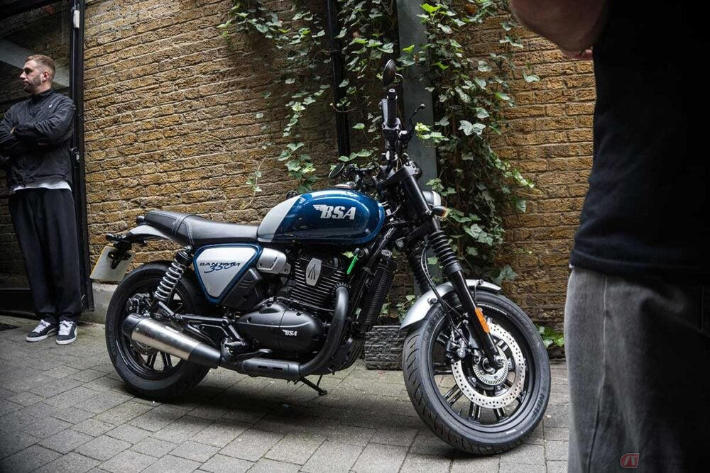 復活したBSAは、どんなブランド？, 人気の350カテゴリーに参入するロードスターモデル, スクランブラースタイルでビッグシングルエンジンを味わう, BSAの２つの新型車は秋には日本を走り出します