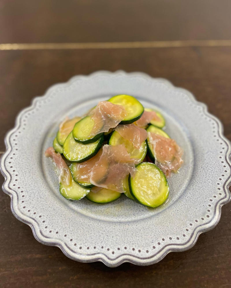 ・ズッキーニと生ハムのオイルマリネ, ・さつまいもの甘煮, ・とうもろこしの唐揚げ, ・なめたけの卵焼き, ・アスパラベーコンチーズ巻き, ・山芋の豚肉巻き, ・カツオのたたき, ・豚バラ甘酢レンコン, ・カレイの煮つけ, ・牛肉のチンジャオロース, ・鶏ネギ黒酢あんかけ, ・さばのミネストローネ