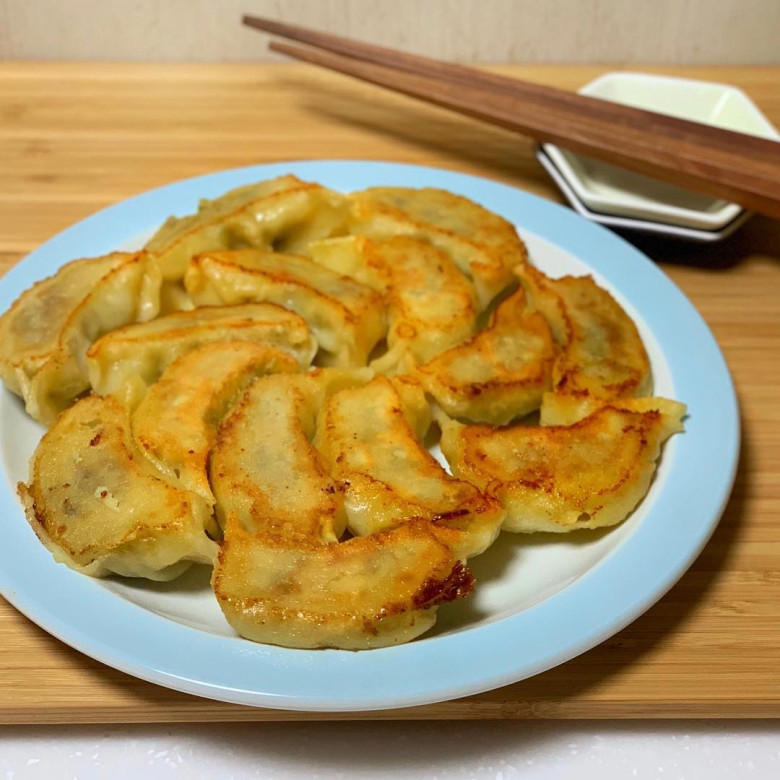 ・ズッキーニと生ハムのオイルマリネ, ・さつまいもの甘煮, ・とうもろこしの唐揚げ, ・なめたけの卵焼き, ・アスパラベーコンチーズ巻き, ・山芋の豚肉巻き, ・カツオのたたき, ・豚バラ甘酢レンコン, ・カレイの煮つけ, ・牛肉のチンジャオロース, ・鶏ネギ黒酢あんかけ, ・さばのミネストローネ