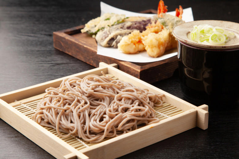 ・ズッキーニと生ハムのオイルマリネ, ・さつまいもの甘煮, ・とうもろこしの唐揚げ, ・なめたけの卵焼き, ・アスパラベーコンチーズ巻き, ・山芋の豚肉巻き, ・カツオのたたき, ・豚バラ甘酢レンコン, ・カレイの煮つけ, ・牛肉のチンジャオロース, ・鶏ネギ黒酢あんかけ, ・さばのミネストローネ