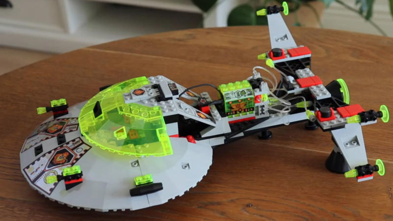 1. Black Seas Barracuda (6285), 2. Ice Planet Deep Freeze Defender (6973), 3. Launch Command Shuttle (6544), 4. Aquazone Neptune Discovery Lab (6195), 5. Ninja Fortress (6093), 6. Exploriens Explorien Starship (6982), 7. Space Police II Galactic Mediator (6984), 8. Royal Knight’s Castle (6090), 9. Rock Raiders Chrome Crusher (4970), 10. UFO Interstellar Starfighter (6979), 11. Adventurers' Temple Of Anubis (5978), 12. Western Fort Legoredo (6769), 13. Divers Shark Cage Cove (6555), 14. Time Cruisers Flying Time Vessel (6492), 15. Spyrius Blacktron Saucer Centurion (6939), 16. Adventurers Jungle River Expedition (5986), 17. Ninja Samurai Stronghold (6083), 18. Aquazone Stingray Stormer (6198), 19. Technic Super Car (8880), 20. Model Team Highway Rig (5580)