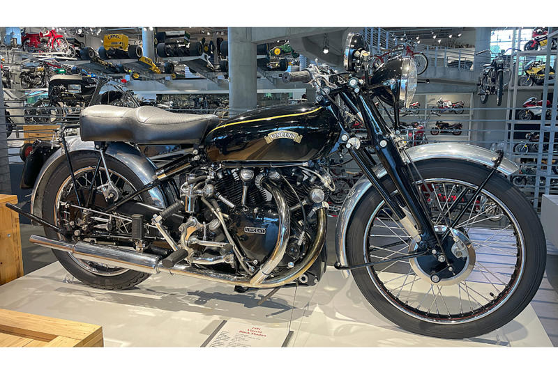 Vincent Black Shadow Harley-Davidson Fat Boy – Terminator 2: Judgment Day (1991), Triumph Bonneville T120 – The Great Escape (1963), Ducati 996 – The Matrix Reloaded (2003), Harley-Davidson Hydra-Glide (1969) – Easy Rider (1969), Yamaha YZF-R1 – The Fast and the Furious: Tokyo Drift (2006), Indian Scout (1920) – The World’s Fastest Indian (2005), Kawasaki KZ1000 – Mad Max (1979), BMW R75 – Kelly’s Heroes (1970), Triumph Thunderbird 6T (1950) – The Wild One (1953), Vincent Black Shadow – The Wild One (1953), Yamaha XT250 – Rambo: First Blood (1982)