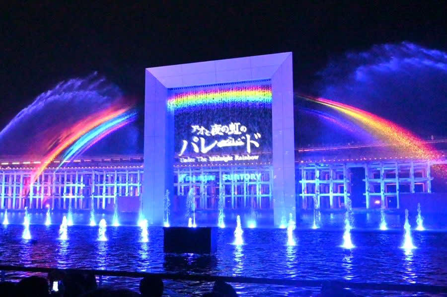 ◆ １６時～ 焦らずゆっくり入場、各ステージのパフォーマンスを見て回る, ◆１７時～ 海外グルメにトライ！, ◆ １８時１５分～ 芸人と一緒に盆踊り！？それともカラオケ出場！？, ◆ １９時１９分～ 今だけの万博ミニ花火（８月３１日まで）, ◆ １９時３０分～（９月１日からは１９：１０～）「青と夜の虹のパレード」迫力あるショーを, ◆２０時１０分～ ゆったりとプロジェクションマッピング, ◆２０時５７分～ 万博内の最もスタートが遅いイベント「ドローンショー」