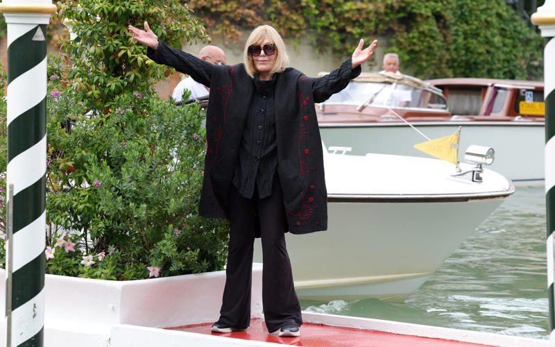 Kim Novak Venice Film Festival 2025, Clooneys, Laura Dern, Eve Hewson, Naomi Watts and Billy Crudup, Riley Keough, Noah Baumbach and Greta Gerwig, Alba Rohrwacher, Emily Mortimer, Shailene Woodley, Adam Sandler, Nicole Avant, Emma Stone, Alicia Silverstone, Noomi Rapace, Willem Dafoe, Chioma Nnadi, Jesse Plemons, Kim Novak, Kim Kardashian, Cate Blanchett, Tilda Swinton, Heidi Klum, George Clooney, Noomi Rapace., Emanuela Fanelli