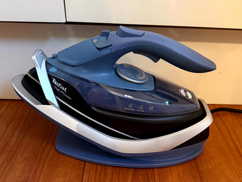 What is the difference between a clothes iron and a steamer? , What are the benefits of a clothes iron? , What are the benefits of a clothes steamer? , When should you use an iron on clothes?, When should you use a steamer on clothes? , Which is faster to use?, Which clothes steamer should you buy?, Russell Hobbs steam genie two-in-one handheld clothes steamer, Steamery cirrus 2, Philips 3000 series handheld steamer, Which iron should you buy?, Russell Hobbs power steam ultra steam iron, Russell Hobbs plug and wrap steam iron