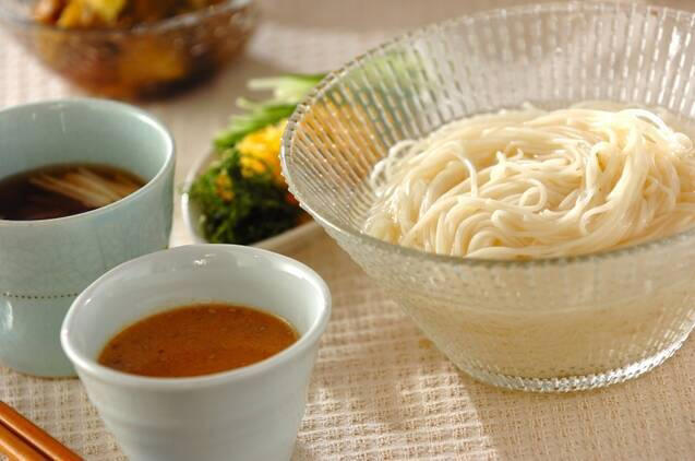 ・「そうめん、好きなつけだれは？」の結果は…, ・「そうめん、好きな食べ方は？」の結果は…, ・「夏にそうめんを食べる頻度は？」の結果は…, ・「この中で食べてみたいそうめんは？」の結果は…
