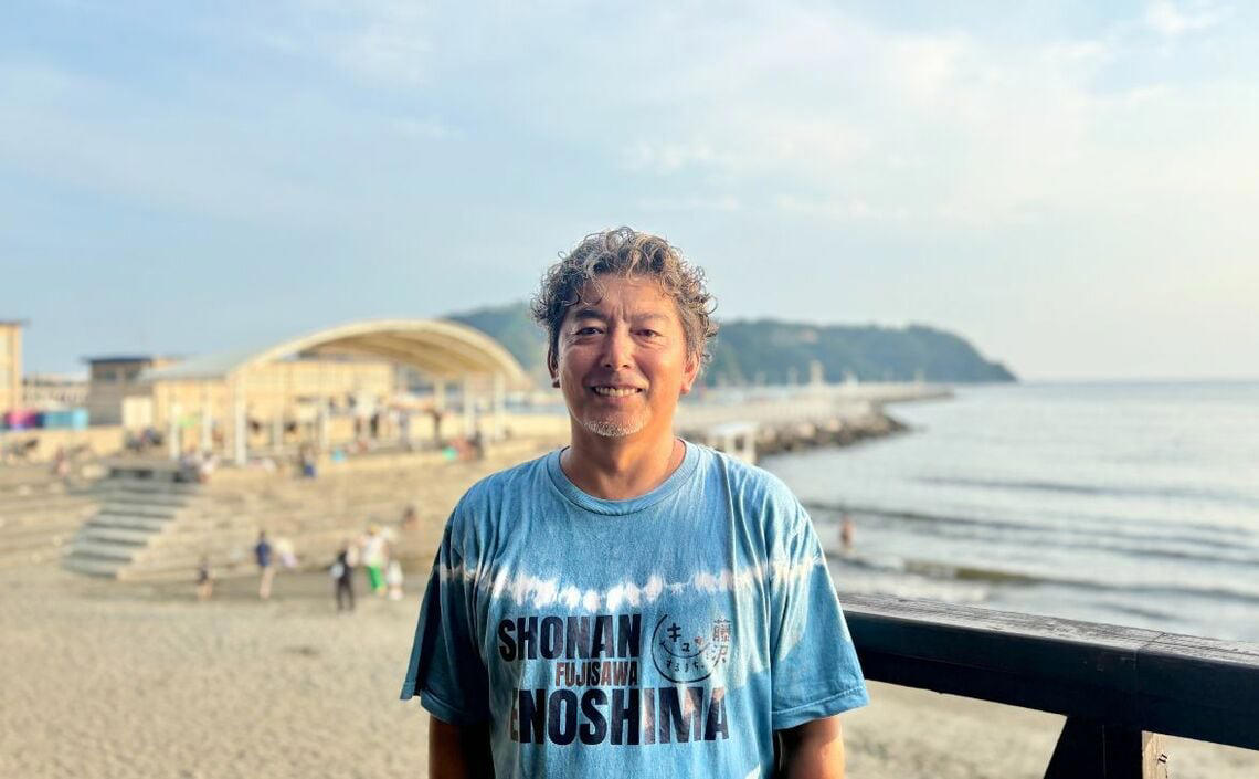 海岸をにぎわせる海の家は75年前に比べて3倍に増加, 時代が追い風、人気の海水浴場になるも……, 忘れられない黒歴史「海の家のクラブ化」で治安が悪化, 開設権を守るべく、海の健全化に乗り出す, 近年は外国人によるトラブル増加で「知らんぷり」も, 盗撮・置引にも注意、ライフガードは頼れる存在, 子どもたちが戻ってきたビーチ、灯籠の奉納イベントも, 誰もが安心・安全に楽しめる海辺へ──