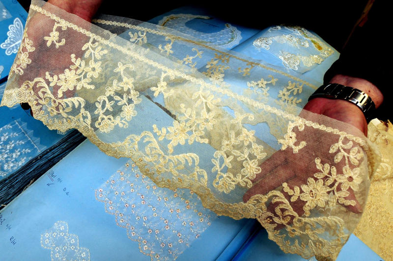 A fashion landmark of the 1980s, Romantic excess, Diana lost too much weight before the wedding, Diana battled bulimia for nearly a decade, She spilled perfume on the dress, A backup bouquet—just in case, A hidden lucky charm, An alternate version of the dress, The backup dress vanished mysteriously, The dramatic veil, How do you transport a princess?, Hand-stitched and one of a kind, Even the shoes were custom masterpieces, The soles were painted with their initials, The third most expensive wedding dress in history