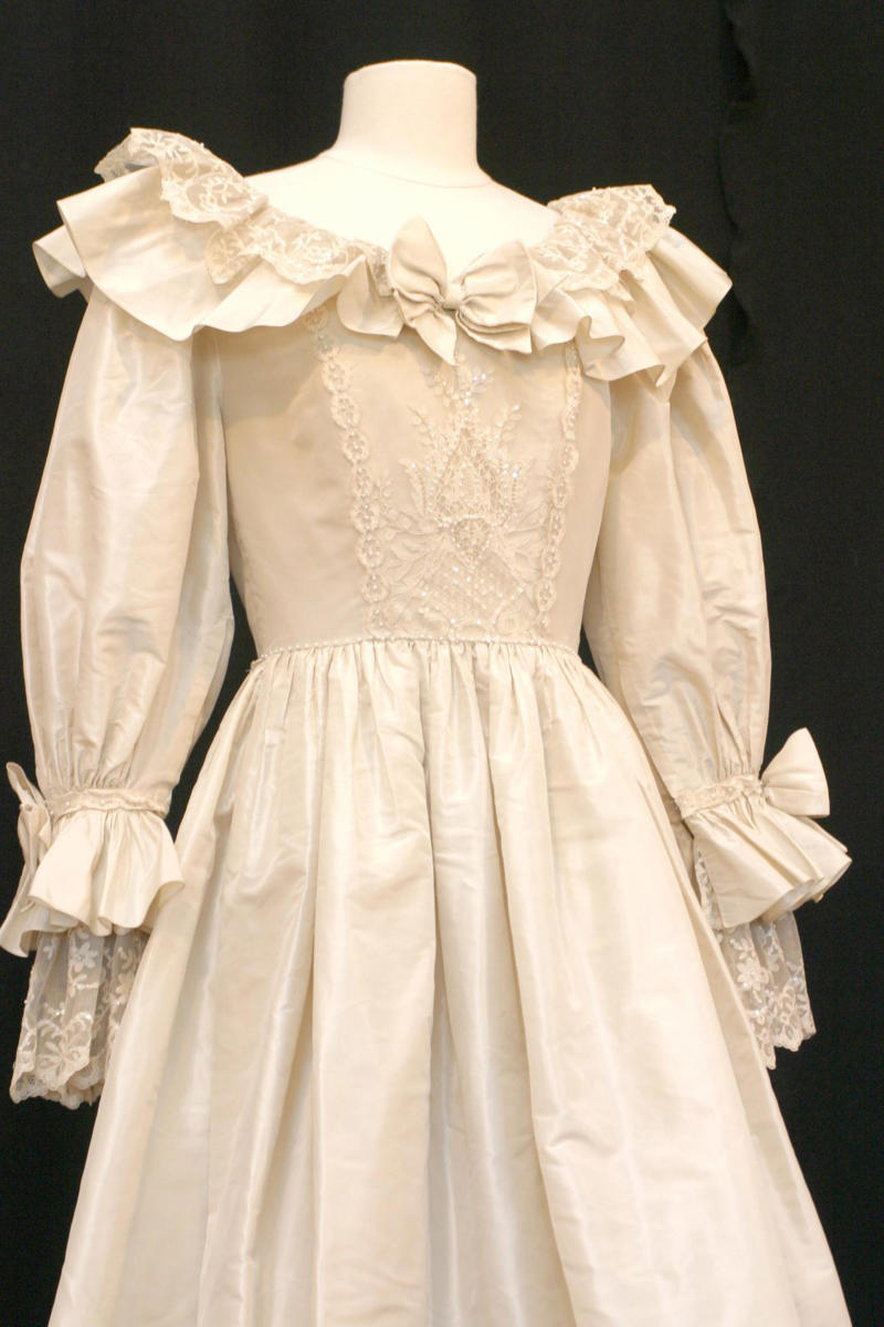A fashion landmark of the 1980s, Romantic excess, Diana lost too much weight before the wedding, Diana battled bulimia for nearly a decade, She spilled perfume on the dress, A backup bouquet—just in case, A hidden lucky charm, An alternate version of the dress, The backup dress vanished mysteriously, The dramatic veil, How do you transport a princess?, Hand-stitched and one of a kind, Even the shoes were custom masterpieces, The soles were painted with their initials, The third most expensive wedding dress in history