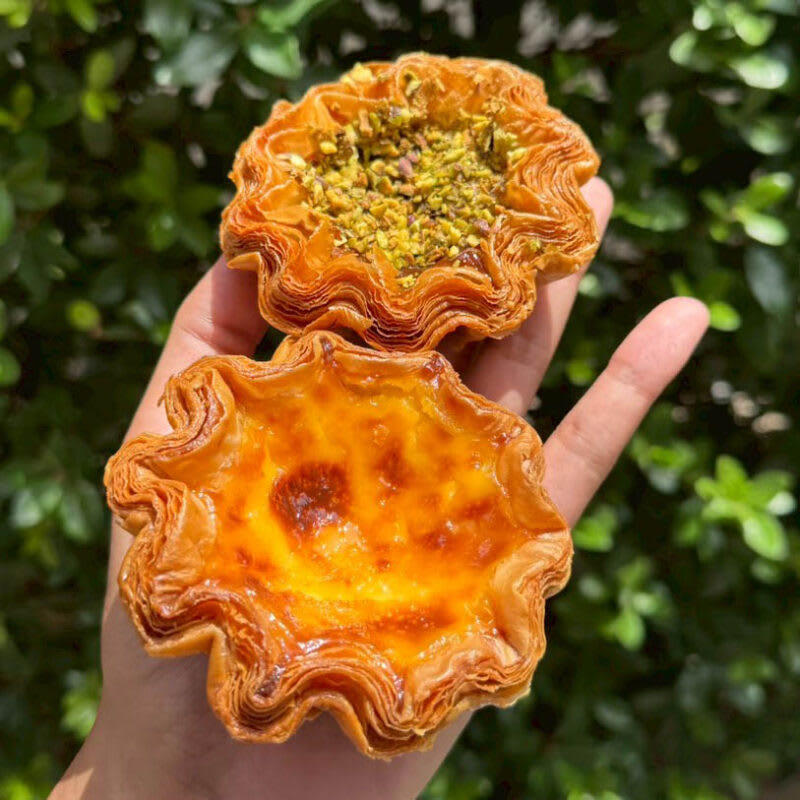 AMATOの「福岡のパン＆スイーツ」, 今注目のお店！「福岡のニューオープンパン＆話題スイーツ3選」, 1. ティラミスメロンパンが福岡初上陸「MOROBAAU」/福岡市中央区大名, 2. パン好きの間で話題のおしゃれベーカリー「épi」/福岡市博多区美野島, 3. まるで美術館のような隠れ家スイーツ店「パウンディ」/福岡市中央区六本松, ★AMATOの「福岡最新グルメ」記事の更新を知りたい方
